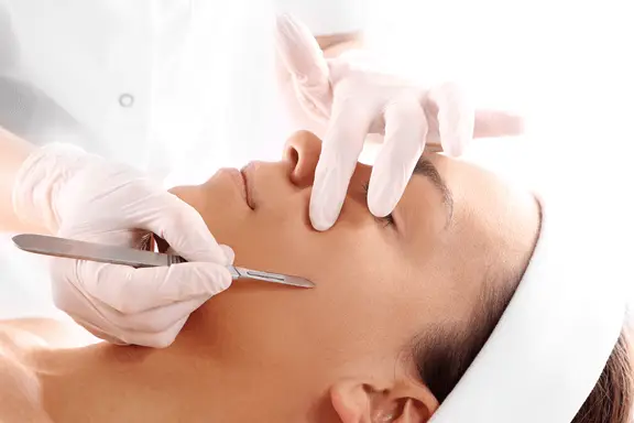 woman receiving a deramplance facial
